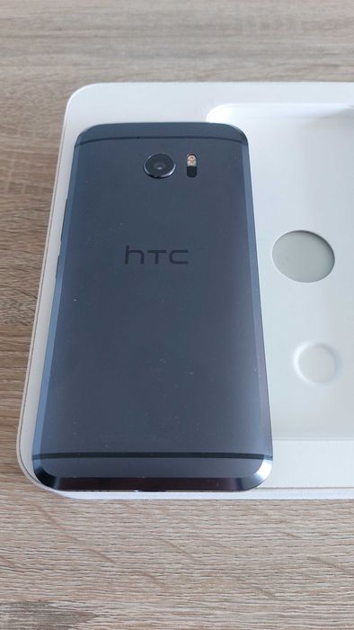 HTC 10 с оригинална кутия, зарядно и протектор