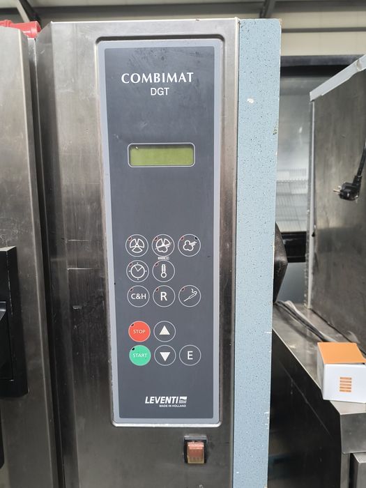 Конвектомат със Парогенератор  и Стойка.