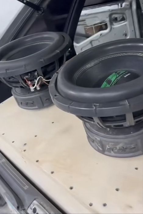 Продам 2 пары сабвуферов Apocalypse DB-SA302 D2