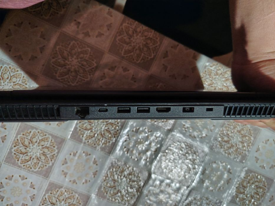 Laptop Gaming Lenovo Legion – Ryzen 7 / RTX 2060 / 16GB RAM – Stare foarte bună