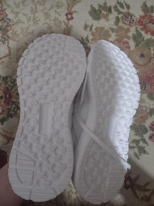 Кроссовки adidas