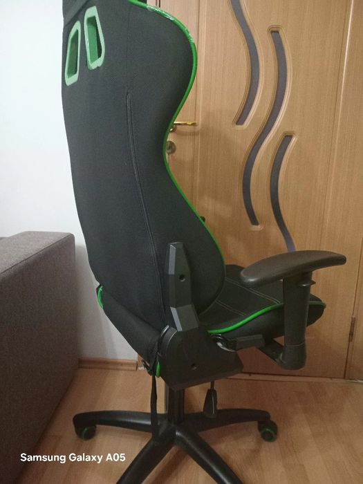 Vând scaun gaming