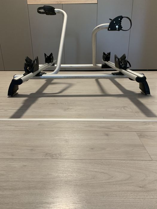 Vand suport biciclete destinat pentru BMW cu prindere pe plafonul auto