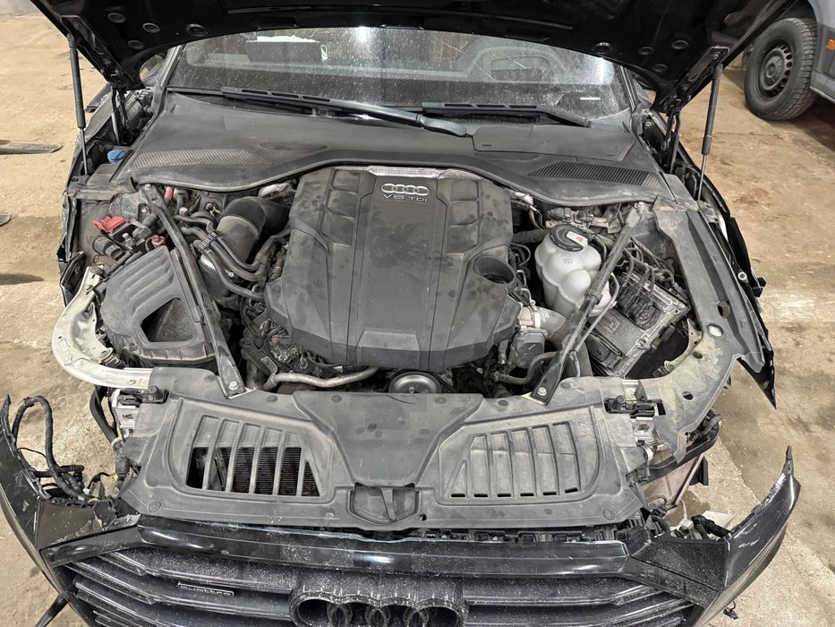 Audi A8 quattro avariat