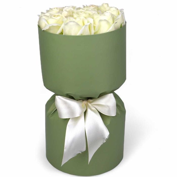 Луксозен букет с бели сапунени рози в зелена кутия