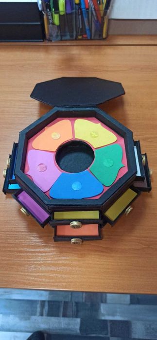 Кутията на чудотворците "Мегачудесата на калинката и черния котарак"