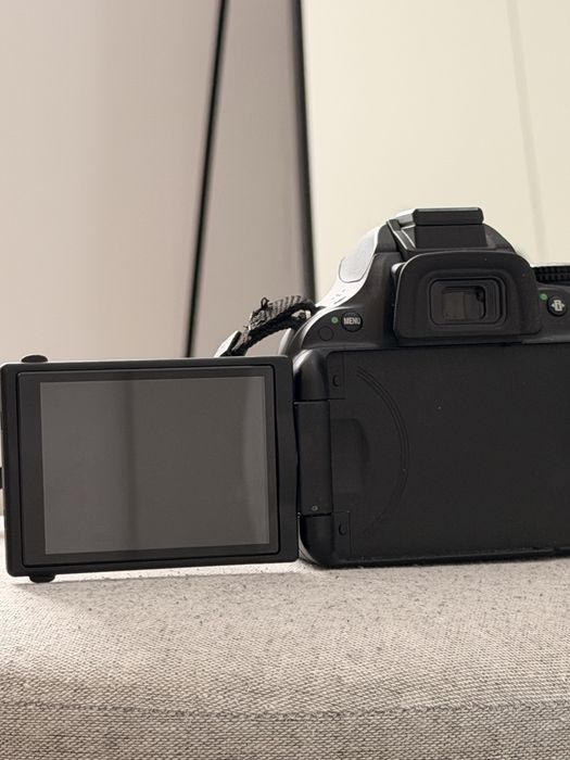 Nikon D5200 + 18-55mm VR | Неразличим от нов (Само на 4 696 кадъра!)