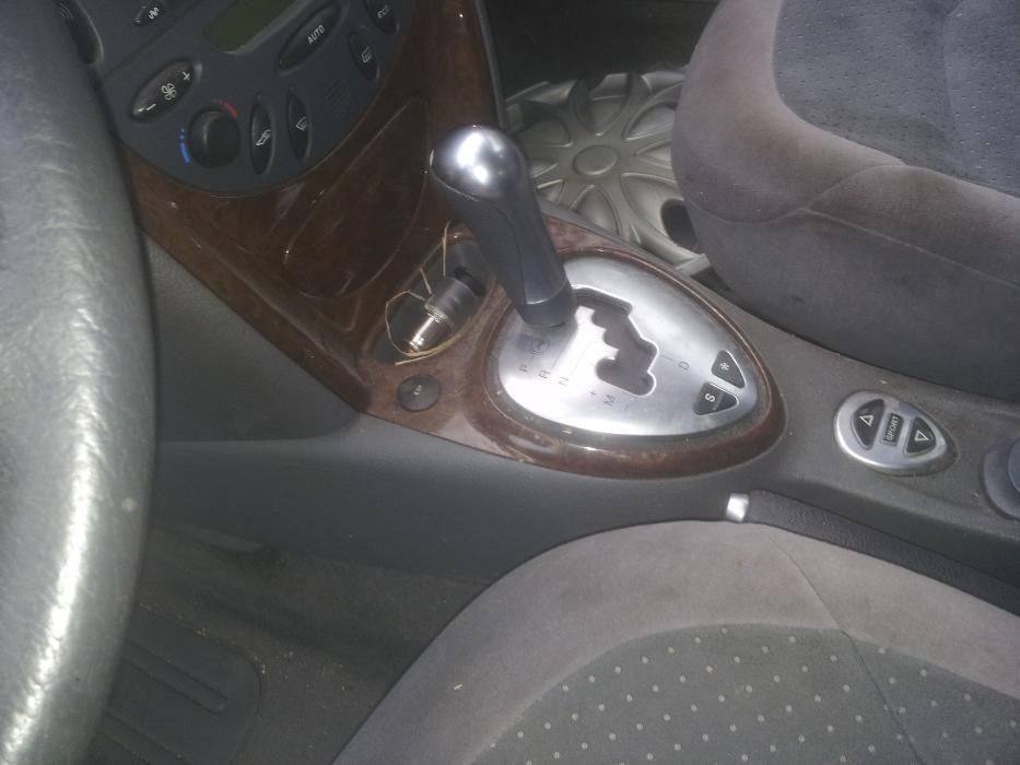 Aripa stanga citroen c5 an 2004
