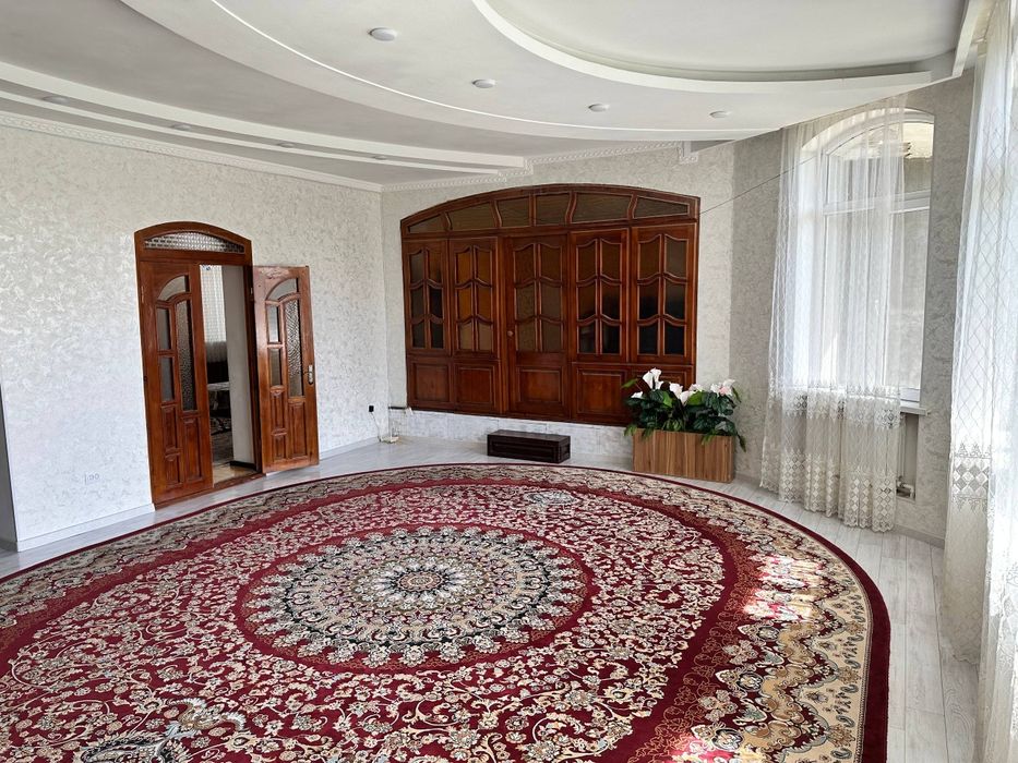 Продаю Бирлашган новая махалля 6 соток 8 комнаты