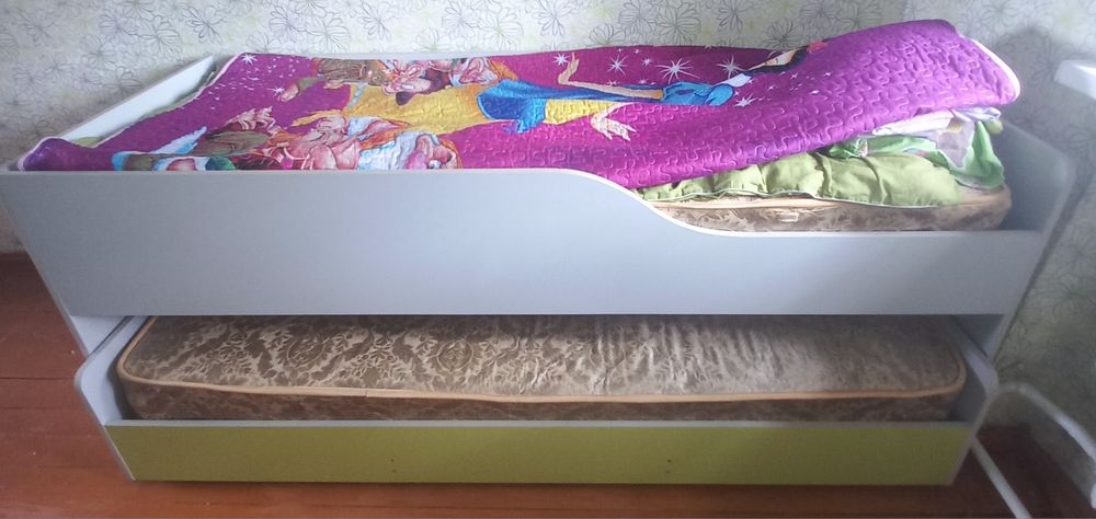 Продам  угловой шкаф