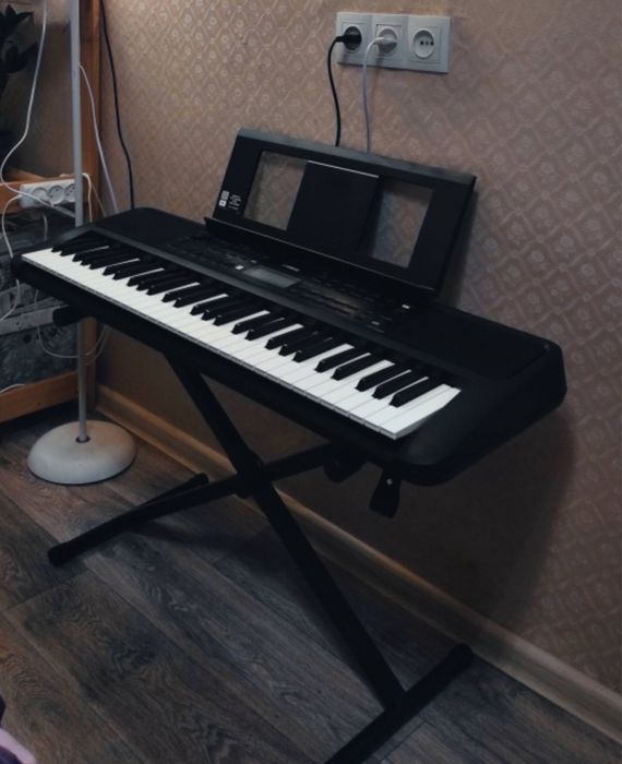 Синтезатор Yamaha PSR-E383 (черный)