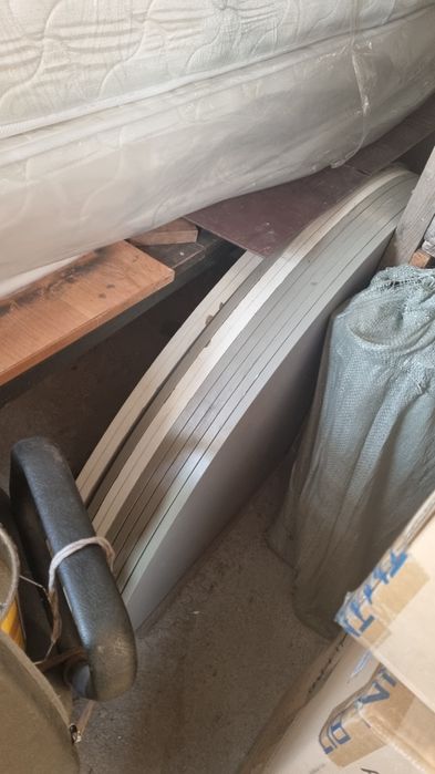 Продаю матрасы стулья столы двери