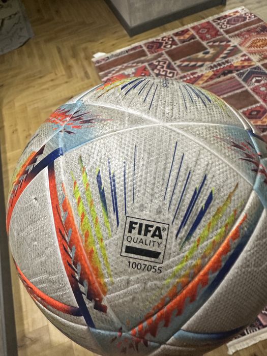футбольный мяч adidas