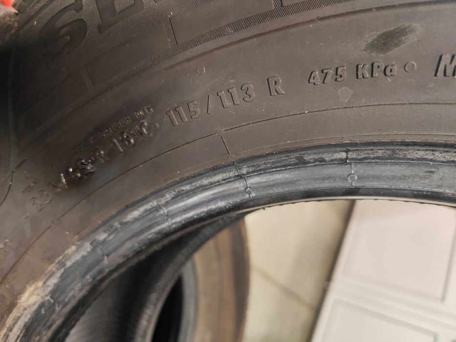 2бр.зимни гуми 235/65/16C Semperit