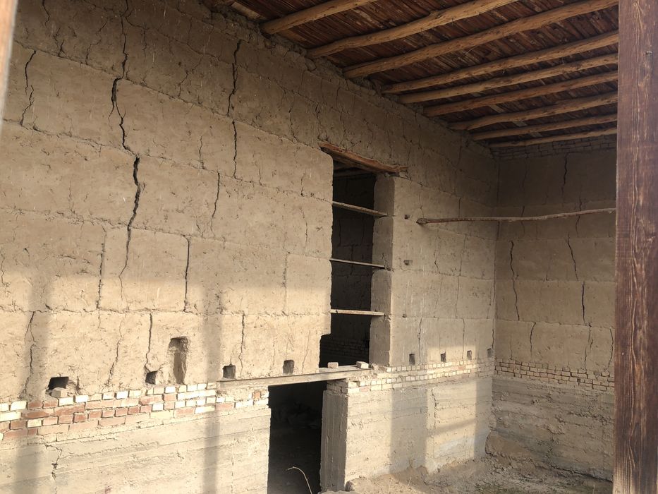 Toshmi postidan 5 km kirganda Uy sotiladi tutzor havasi orqasida