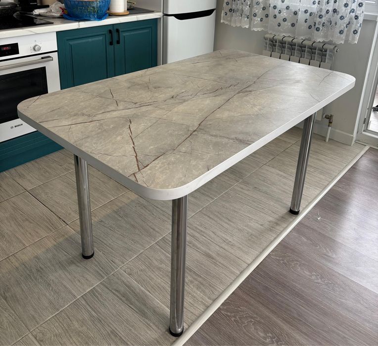 Стол со стульями