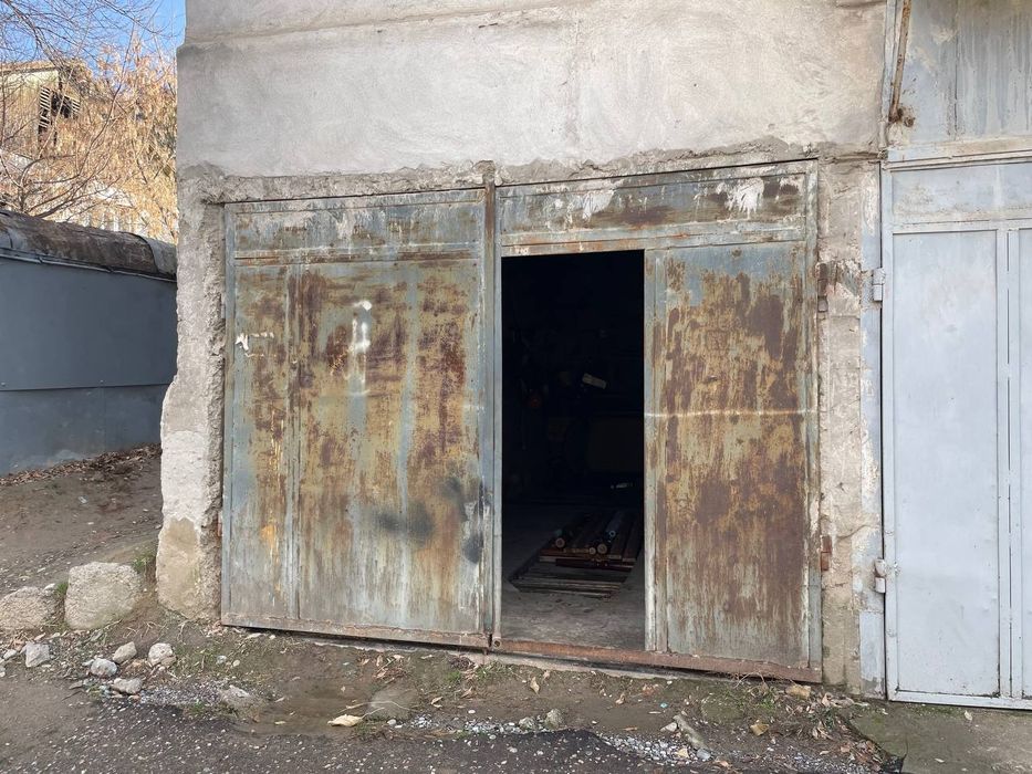 Tashgresda srochniy 3-xonali uy garaji bn sotiladi  74.23 kv