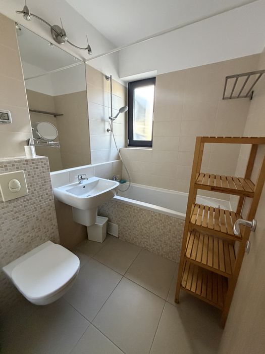 Apartament cu 2 camere și curte proprie de 57 mp, parcare inclusă – Greenfield, vizavi de Avenor College - direct proprietar