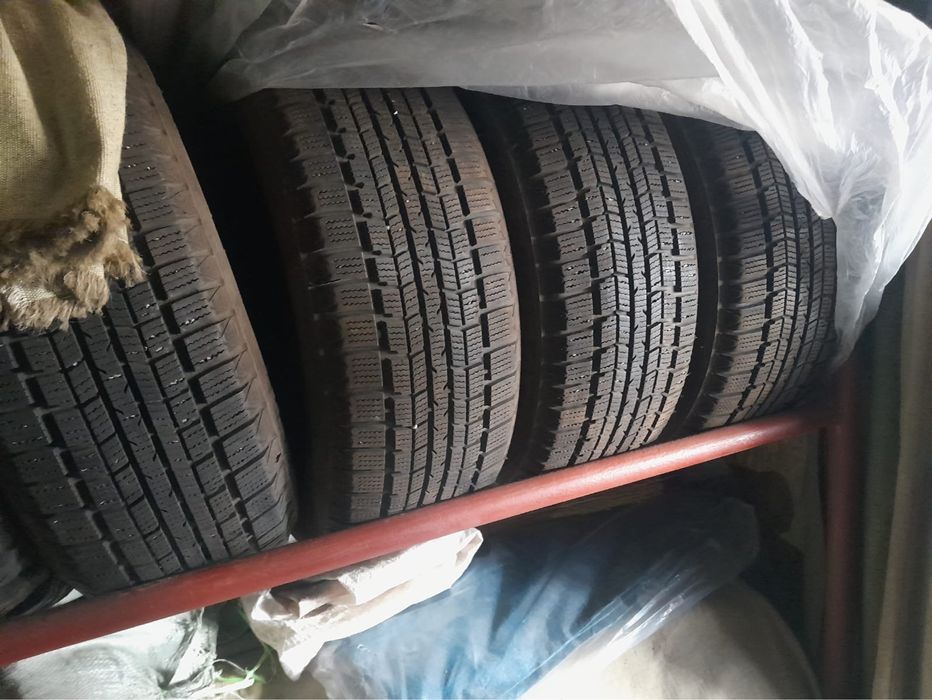 Шины всесезонка . В отличном состояний