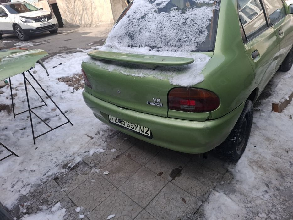 Продам  мазда  121