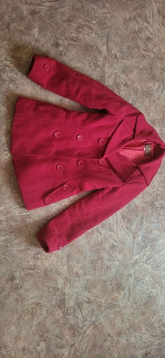 Продам пальто малиновое