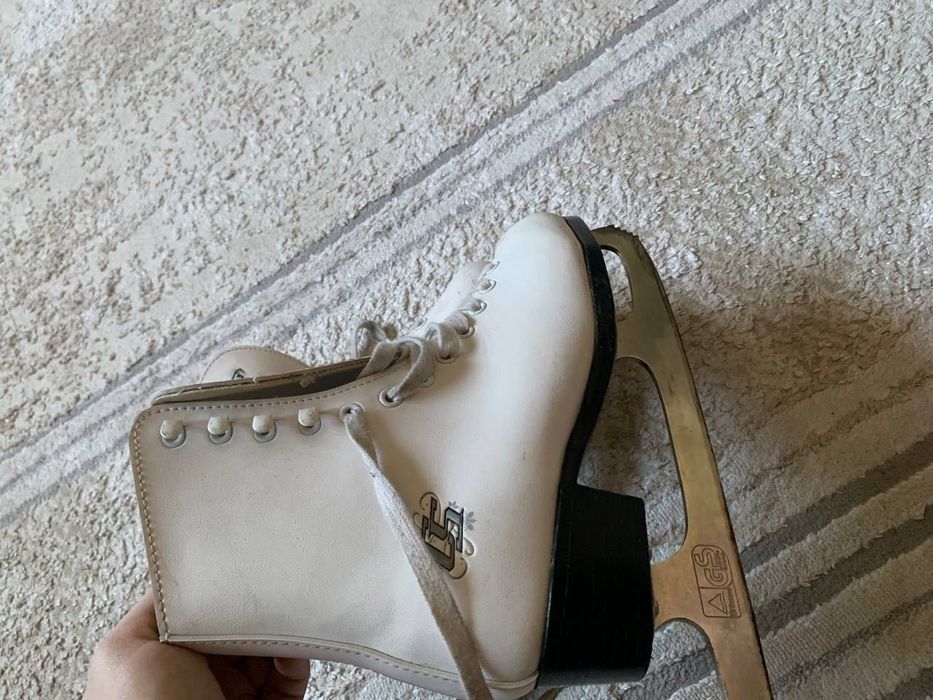 Продам Женские коньки