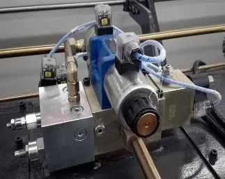 Гидравлический листогибочный пресс TP10S