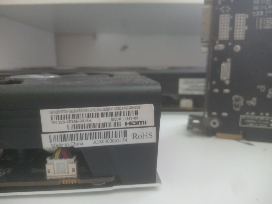 Sapphire Nitro+rx570 8gb (2bucati) si sapphire nitro r7 370 4gb