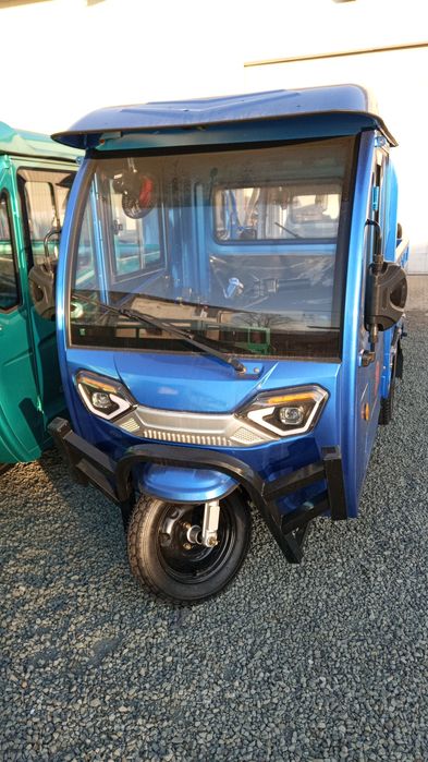 Triciclu Electric JinPeng cu Cabina Limitat la 25 km/h Fara Permis Full Option