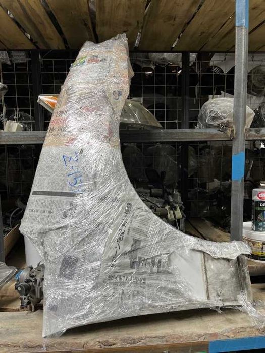 Крыло Mazda Premacy 2004