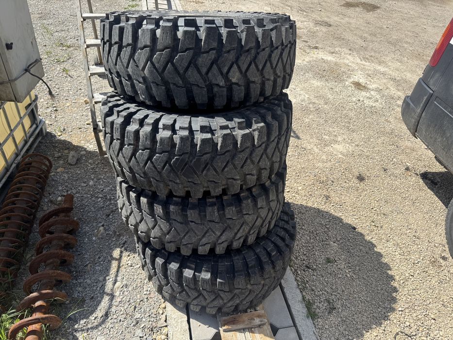 Maxxis trepador 35 R16