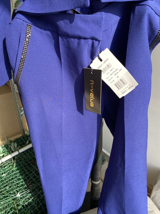 Дамски официален костюм