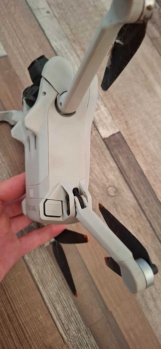 Dronă dji mini 3