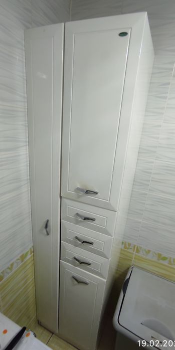 Шкаф пенал для ванной комнаты