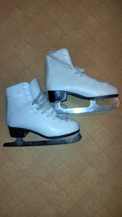 Продам коньки коньки