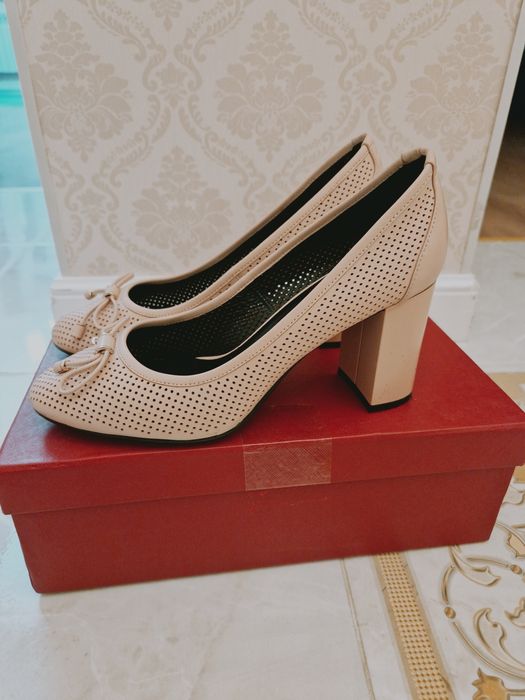 Продам женские туфли