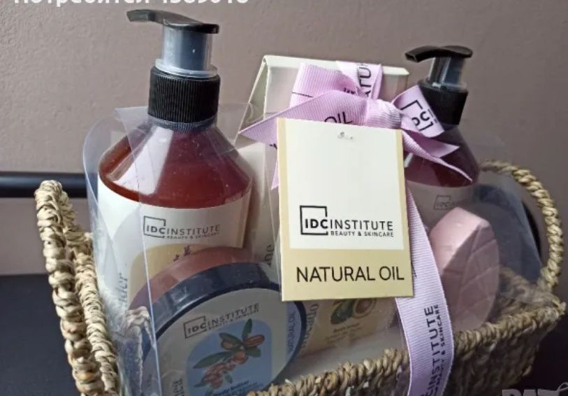 Подаръчен СПА комплект, който включва:- Душ гел 250мл.- Пяна за вана 2