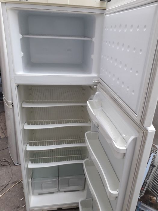 Frigider mediu frigider 2 usi functional