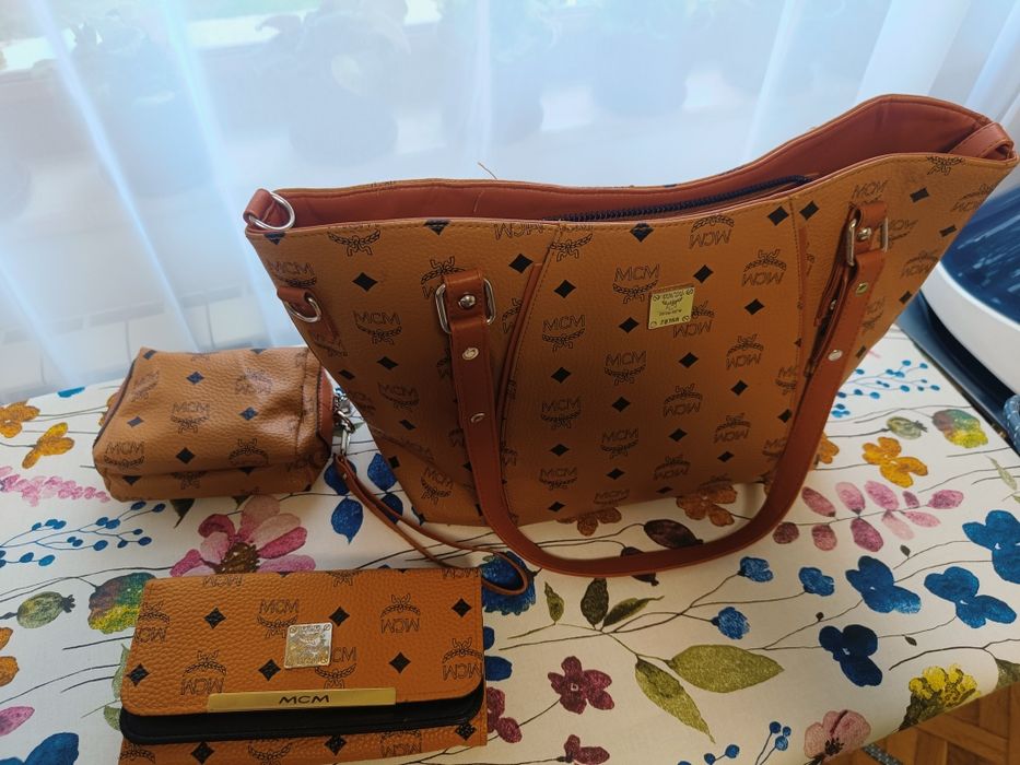 Дамска чанта МСМ в комплект с портфейл и несесер