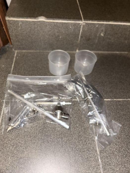2 x Kit Vopsea Raptor Rosu (Bordeaux)U-POL Kit 4 lit + Pistol Vario
