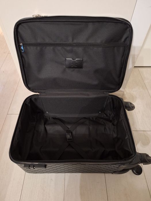 Vand Troler+Borseta Louis Vuitton, noi