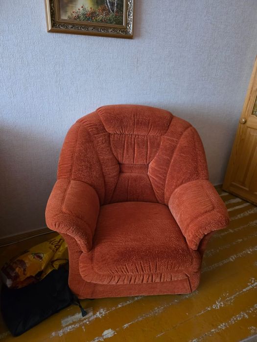 Продам диваны,тумбы