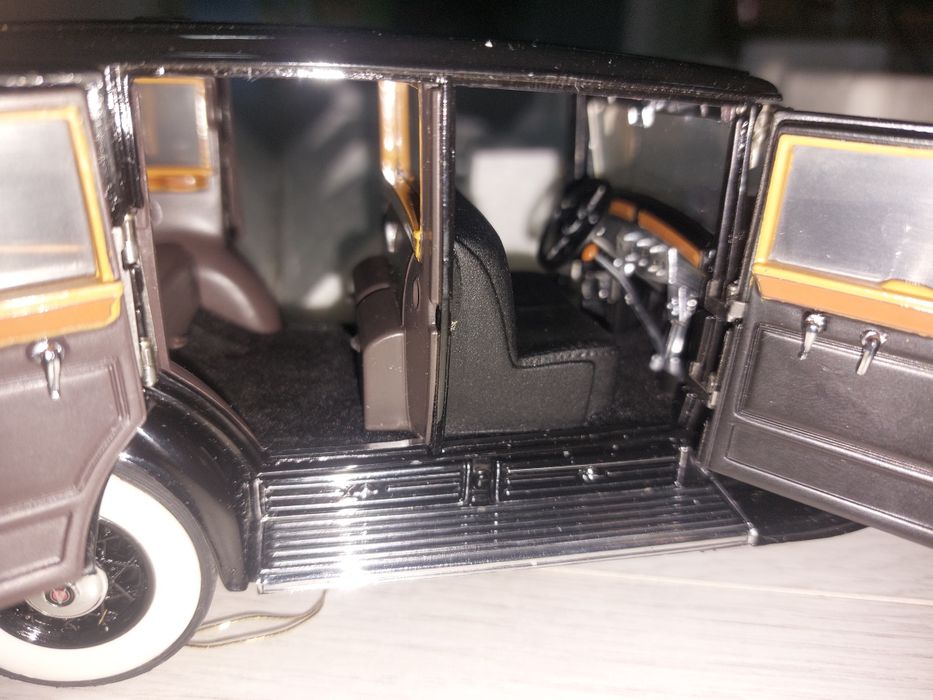 Macheta Cadillac V-16 Al Capone 1/24