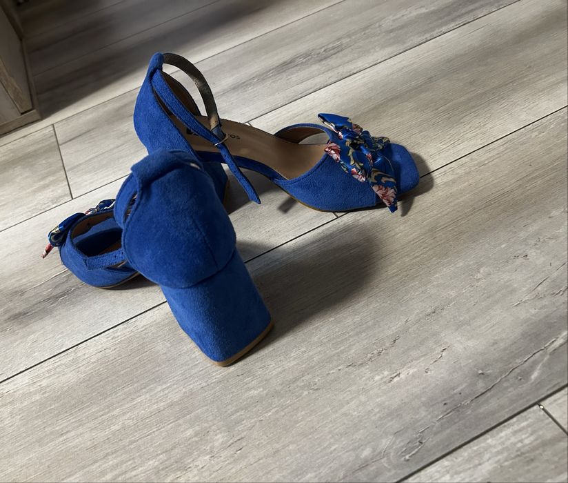 Sandale marimea 35 ZAPATOS
