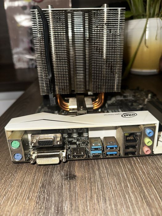I7 7700k, 2X8GB RAM HyperX DDR4, ASRock B250M Pro4
