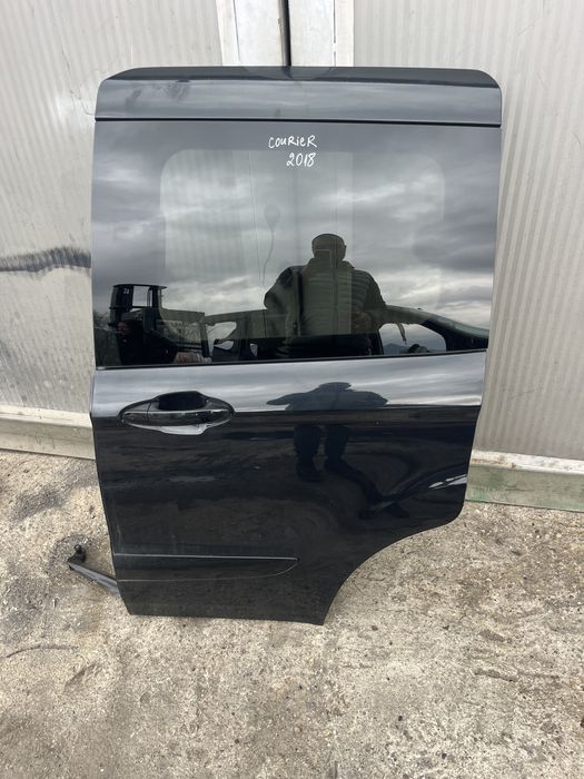 Предна дясна и задна лява Врата Ford Courier 2018г