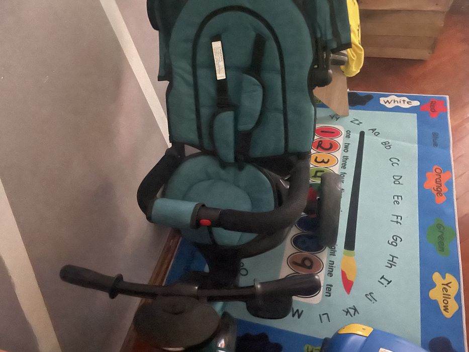 Vand tricicleta nou nouta