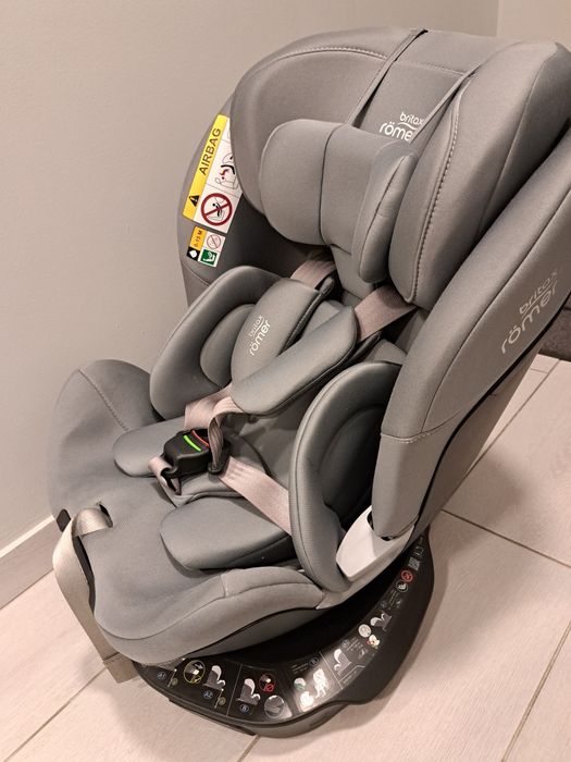 Scaun auto copii Britax Romer - rotativ
luni-7 ani, 40-125 cm, Isofix, SWIVEL Frost Grey