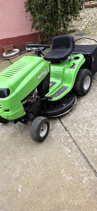 Tractorase de tuns iarba/gazonul