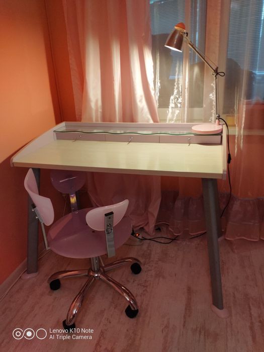 Cilek Lila - бюро и  килим / обща цена 100 лева !